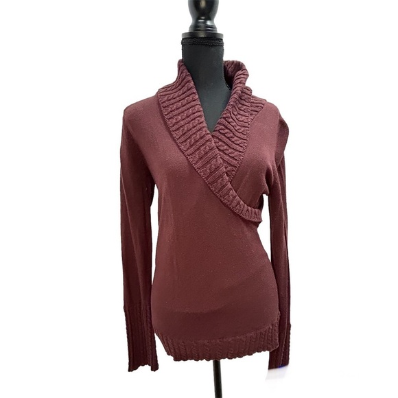BCBGMaxAzria Sweaters - BCBGMAXAZRIA maroon burgundy knit sweater Sz M